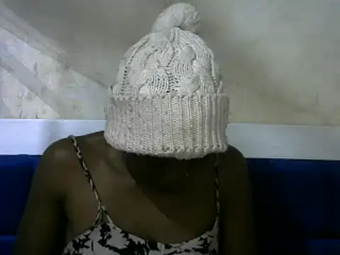 Snapshot of beauty_petite chatting on 12/11/24, 08:39 beauty petite online show from 12/11/24, 08:39