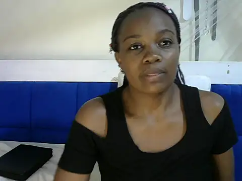 Snapshot of beauty_petite chatting on 09/28/25, 10:37 beauty petite online show from 09/28/25, 10:37