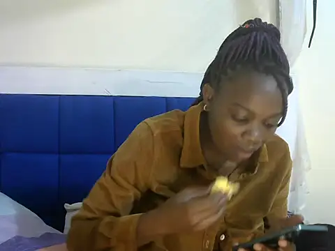 Snapshot of beauty_petite chatting on 10/11/25, 05:50 beauty petite online show from 10/11/25, 05:50