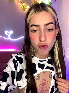 Snapshot of YouliteSllut2 chatting on 12/04/24, 03:04 YouliteSllut2 online show from 12/04/24, 03:04