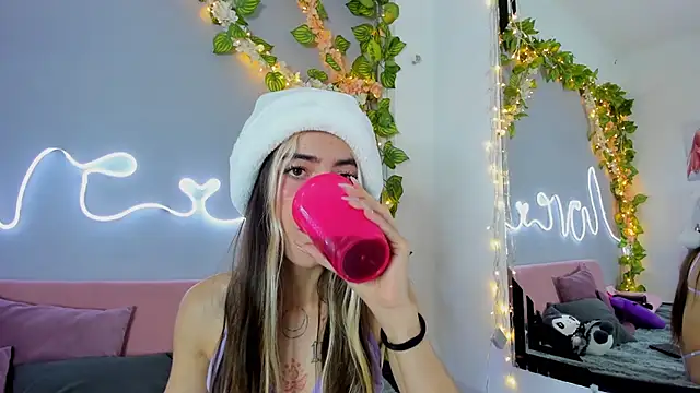 Snapshot of YouliteSllut2 chatting on 12/26/24, 10:20 YouliteSllut2 online show from 12/26/24, 10:20