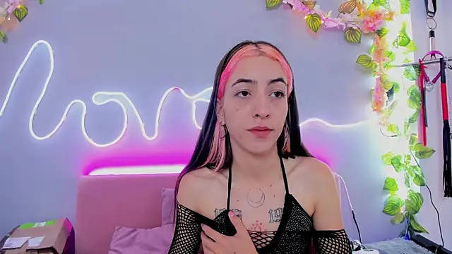 Snapshot of YouliteSllut2 chatting on 01/19/25, 01:00 YouliteSllut2 online show from 01/19/25, 01:00