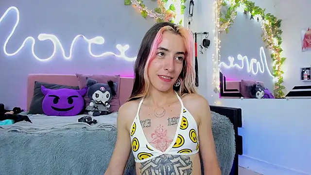 Snapshot of YouliteSllut2 chatting on 02/14/25, 03:00 YouliteSllut2 online show from 02/14/25, 03:00