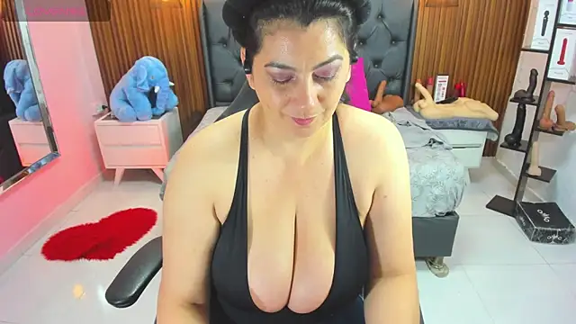 Snapshot of MEYLAGIA chatting on 05/08/26, 03:12 MEYLAGIA online show from 05/08/26, 03:12