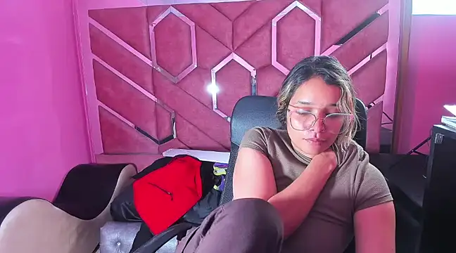 Olivia Fox69 online show from 02/02/25, 07:41