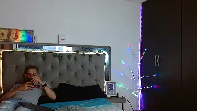 Snapshot of parejacaliente20154 chatting on 12/27/24, 12:12 parejacaliente20154 online show from 12/27/24, 12:12