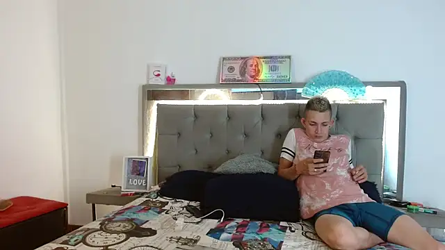 Snapshot of parejacaliente20154 chatting on 01/11/25, 12:07 parejacaliente20154 online show from 01/11/25, 12:07