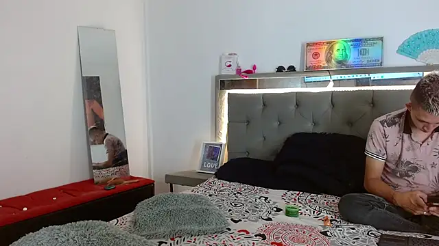 Snapshot of parejacaliente20154 chatting on 01/15/25, 12:04 parejacaliente20154 online show from 01/15/25, 12:04