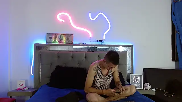 Snapshot of parejacaliente20154 chatting on 02/05/25, 01:11 parejacaliente20154 online show from 02/05/25, 01:11