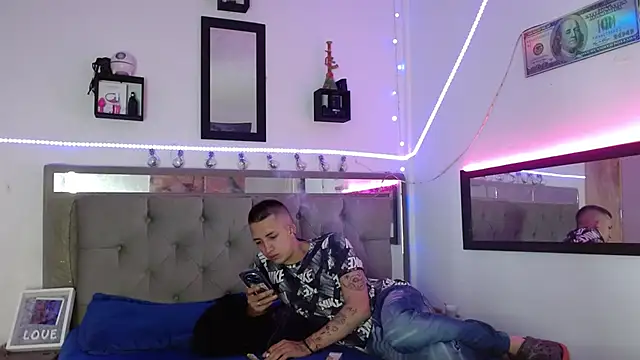 Snapshot of parejacaliente20154 chatting on 02/20/25, 12:04 parejacaliente20154 online show from 02/20/25, 12:04