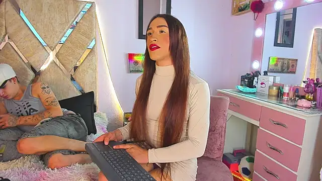 Snapshot of parejacaliente20154 chatting on 11/05/25, 12:32 parejacaliente20154 online show from 11/05/25, 12:32