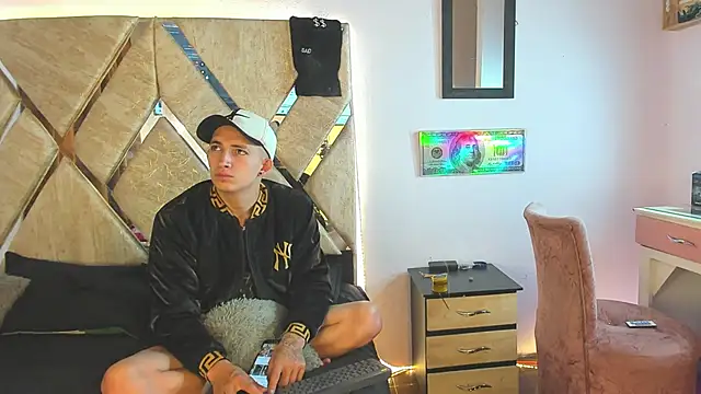 Snapshot of parejacaliente20154 chatting on 11/12/25, 08:59 parejacaliente20154 online show from 11/12/25, 08:59