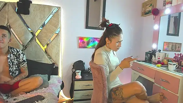 Snapshot of parejacaliente20154 chatting on 11/13/25, 12:37 parejacaliente20154 online show from 11/13/25, 12:37