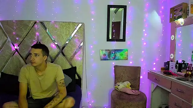 Snapshot of parejacaliente20154 chatting on 12/01/25, 09:03 parejacaliente20154 online show from 12/01/25, 09:03