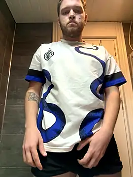 Snapshot of Franso13 chatting on 01/12/26, 08:47 Franso13 online show from 01/12/26, 08:47