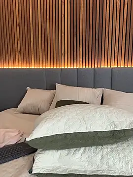 EmiilyAdams  online show from 10/29/25, 10:22