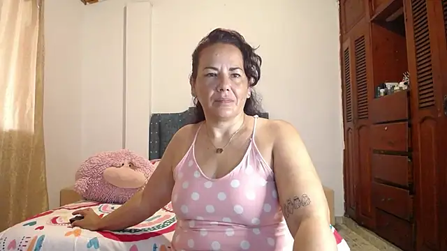 Snapshot of sofiamature01 chatting on 10/31/25, 04:08 sofiamature01 online show from 10/31/25, 04:08