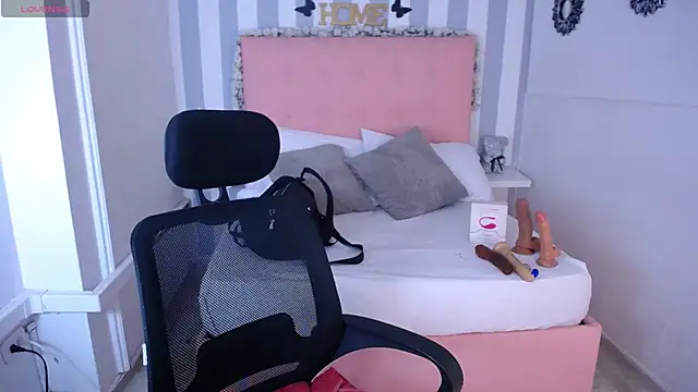 Lunna boobs online show from 01/14/26, 03:45