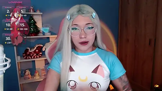 Snapshot of Artic_love chatting on 12/19/24, 12:02 Artic love online show from 12/19/24, 12:02