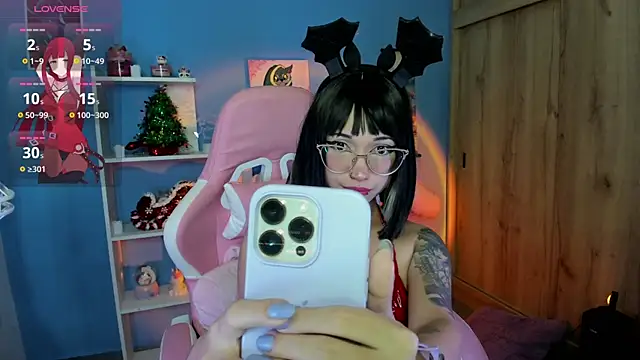 Snapshot of Artic_love chatting on 01/10/25, 05:47 Artic love online show from 01/10/25, 05:47