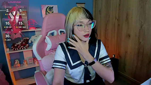 Snapshot of Artic_love chatting on 02/06/25, 06:29 Artic love online show from 02/06/25, 06:29