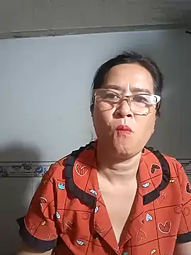 Snapshot of phnz chatting on 01/17/25, 10:56 phnz online show from 01/17/25, 10:56