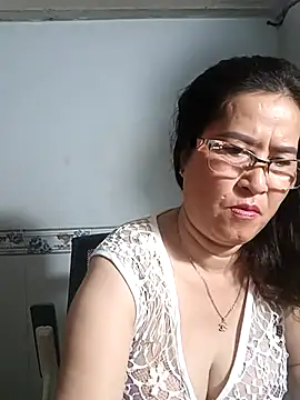 Snapshot of phnz chatting on 02/15/25, 09:59 phnz online show from 02/15/25, 09:59