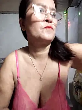 Snapshot of phnz chatting on 10/13/25, 07:58 phnz online show from 10/13/25, 07:58