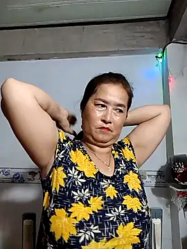 Snapshot of phnz chatting on 10/19/25, 02:29 phnz online show from 10/19/25, 02:29