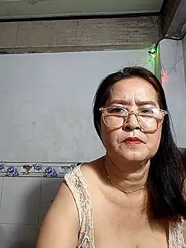 Snapshot of phnz chatting on 10/20/25, 05:19 phnz online show from 10/20/25, 05:19