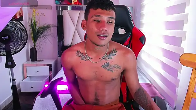 Snapshot of Backsex_boy chatting on 03/14/25, 06:50 Backsex boy online show from 03/14/25, 06:50