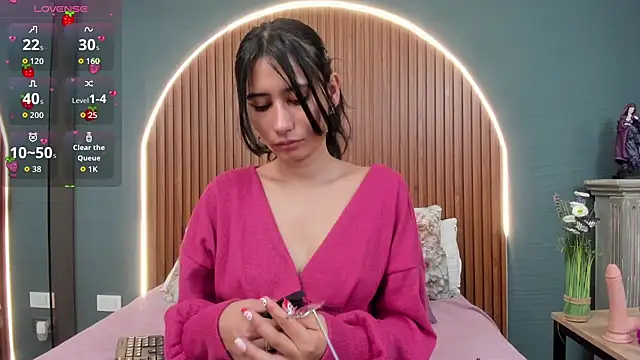 NayeCloud online show from 11/06/25, 03:40