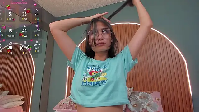 NayeCloud online show from 12/04/25, 03:49