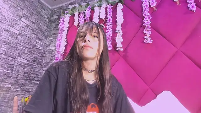 Snapshot of Sasha_Petitte chatting on 04/13/26, 03:23 Sasha Petitte online show from 04/13/26, 03:23