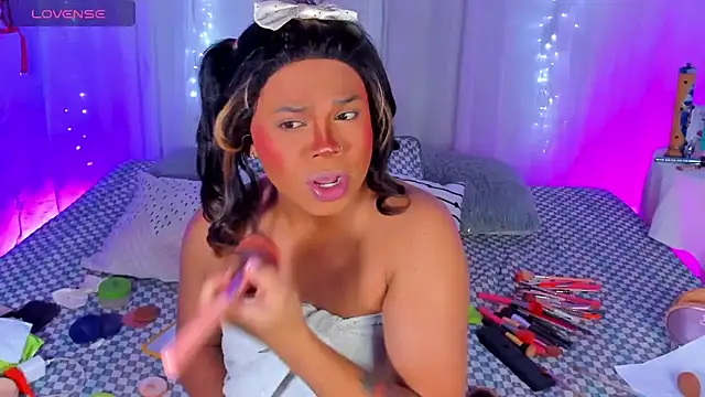 Snapshot of CuteRomi chatting on 12/29/24, 01:13 CuteRomi online show from 12/29/24, 01:13