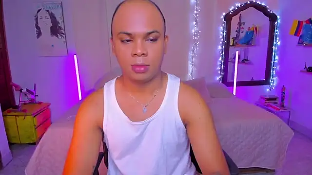 Snapshot of CuteRomi chatting on 10/23/25, 05:40 CuteRomi online show from 10/23/25, 05:40