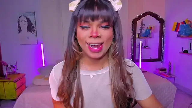 Snapshot of CuteRomi chatting on 10/24/25, 04:20 CuteRomi online show from 10/24/25, 04:20