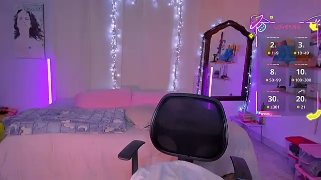 Snapshot of CuteRomi chatting on 11/05/25, 04:12 CuteRomi online show from 11/05/25, 04:12