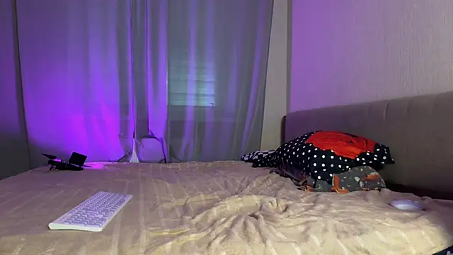 weshycouple online show from 11/10/25, 07:24