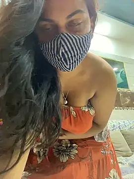 HaaniKaur online show from 01/08/25, 04:44