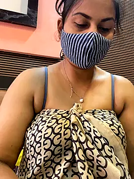 HaaniKaur online show from 10/15/25, 07:19