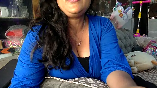 HaaniKaur online show from 05/06/26, 07:35