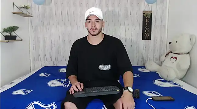 Snapshot of tommycash_777 chatting on 03/13/25, 08:22 tommycash 777 online show from 03/13/25, 08:22