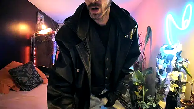 Snapshot of leatherz69 chatting on 12/19/24, 08:56 leatherz69 online show from 12/19/24, 08:56