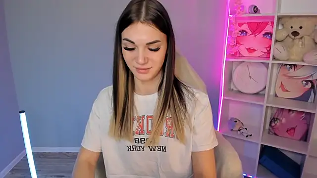 Snapshot of Hellen_Moore chatting on 12/18/24, 01:05 Hellen Moore online show from 12/18/24, 01:05