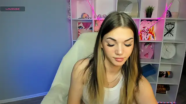 Snapshot of Hellen_Moore chatting on 12/30/24, 12:11 Hellen Moore online show from 12/30/24, 12:11