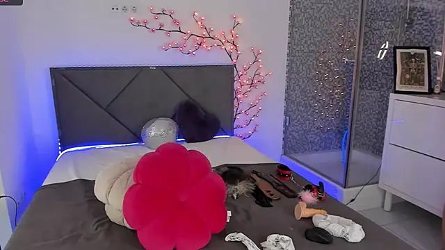 Snapshot of CassieEvans chatting on 10/08/25, 05:49 CassieEvans online show from 10/08/25, 05:49