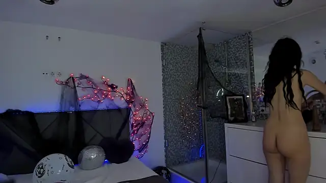 Snapshot of CassieEvans chatting on 10/27/25, 06:39 CassieEvans online show from 10/27/25, 06:39