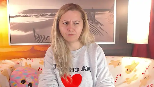 Snapshot of BigBoobsARRI chatting on 12/03/24, 07:54 BigBoobsARRI online show from 12/03/24, 07:54