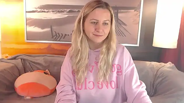 Snapshot of BigBoobsARRI chatting on 12/18/24, 11:08 BigBoobsARRI online show from 12/18/24, 11:08